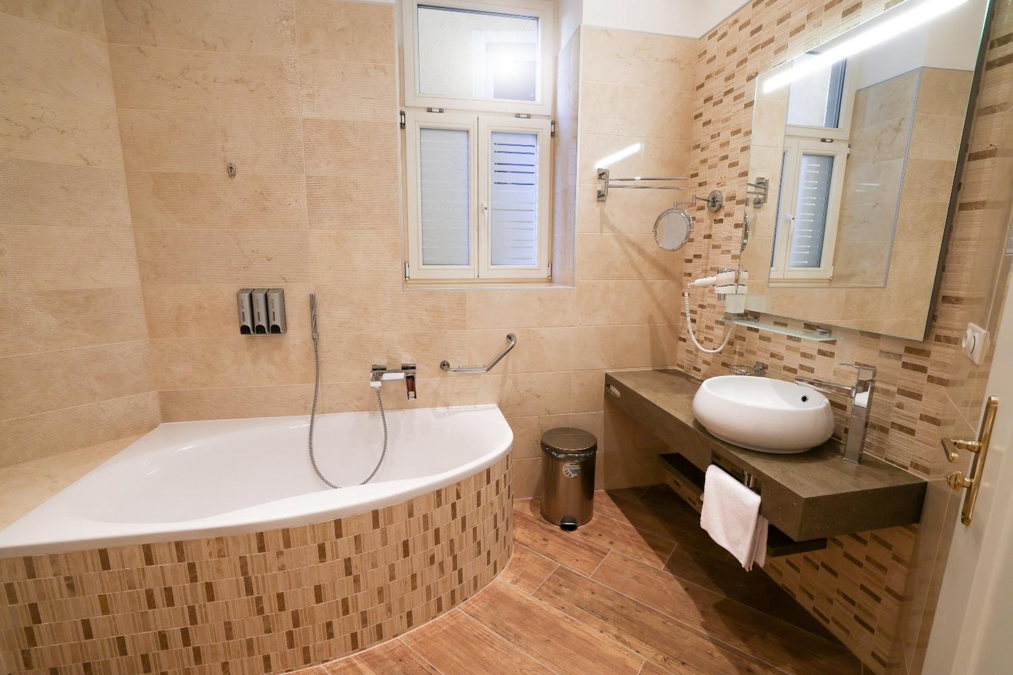Boutique Hotel Ambiente ****+ Karlovy Vary Exteriér fotografie